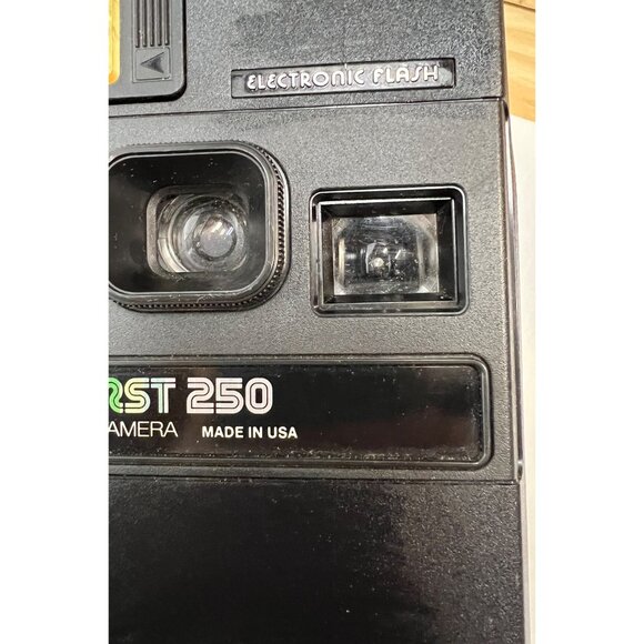 Kodak Colorburst 250 Instant Camera With Electronic Flash, And Strap - Picture 4 of 11